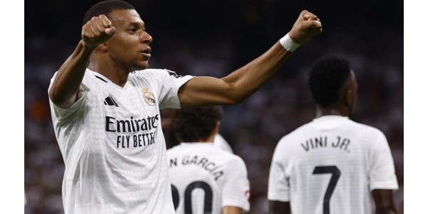 Kylian Mbappé lär sig vidare hur man spelar som centerforward Kylian Mbappé lär sig vidare hur man spelar som centerforward